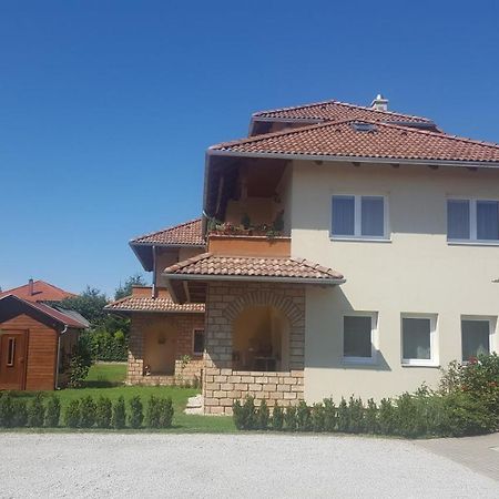 Mediterrania Apartment Кестели Екстериор снимка