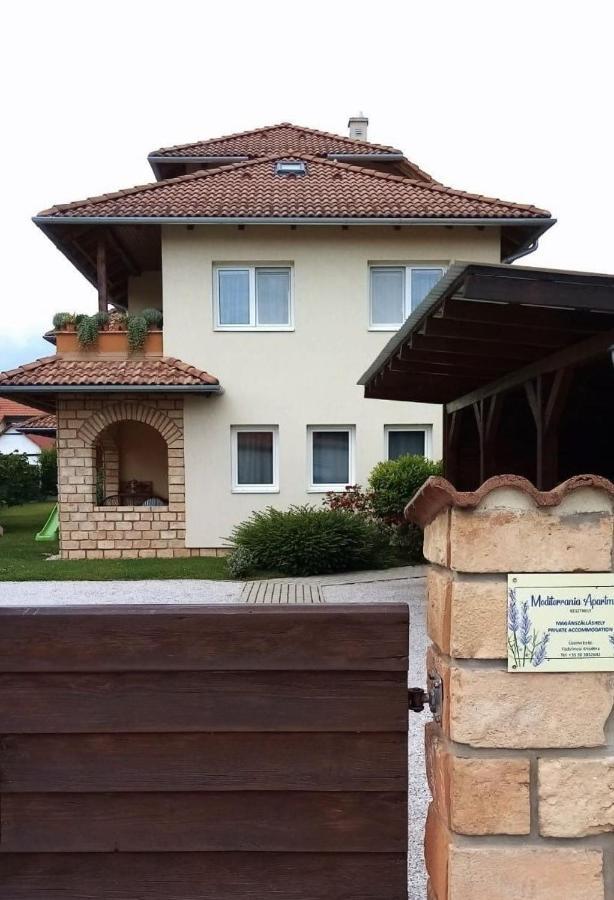 Mediterrania Apartment Кестели Екстериор снимка