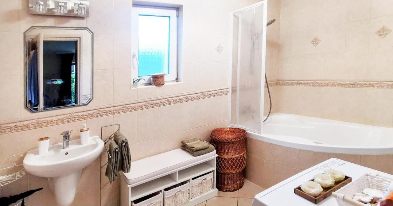 Mediterrania Apartment Кестели Екстериор снимка